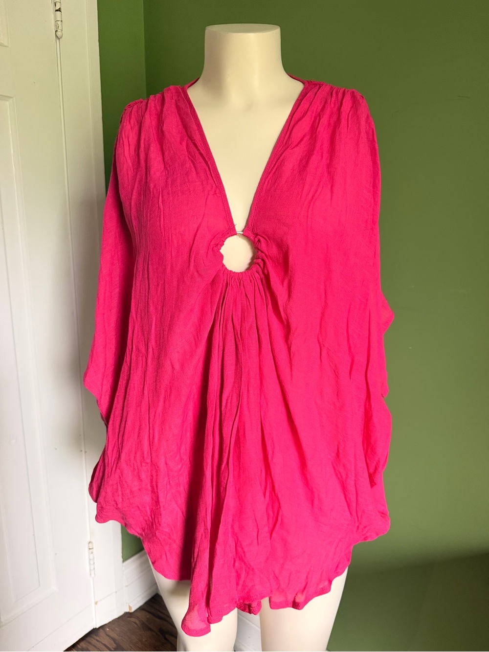 Women's Hot Pink Keyhole V-Neck Tunic Top
